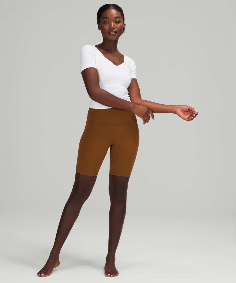 Lululemon Align T-shirt (Category: Activewear) located in Rosales. Submitted by dariang22 (Listing ID 1465413526, Image 2). Description: - Brand: Lululemon 6 on removed tag - Color: White - Style: Short sleeve crop top with a trendy deep scoop back and iconic logo detail - Fabric: Ultra-soft and stretchy for workouts or casual wear - Perfect for gym sessions, runs, or everyday errands! - with color transfer. Ikaw na bahala magbleach.