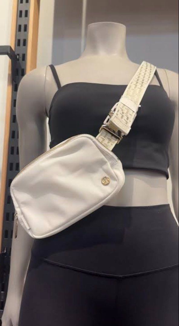 Lululemon Everywhere Belt Bag L Monogram Metallic 1L (Category: Purses & Pouches) located in Quezon City. Submitted by beckyshop2024 (Listing ID 1465476517, Image 1). Description: - Brand new with tag - Original from US - Color: Light Ivory/Gold.