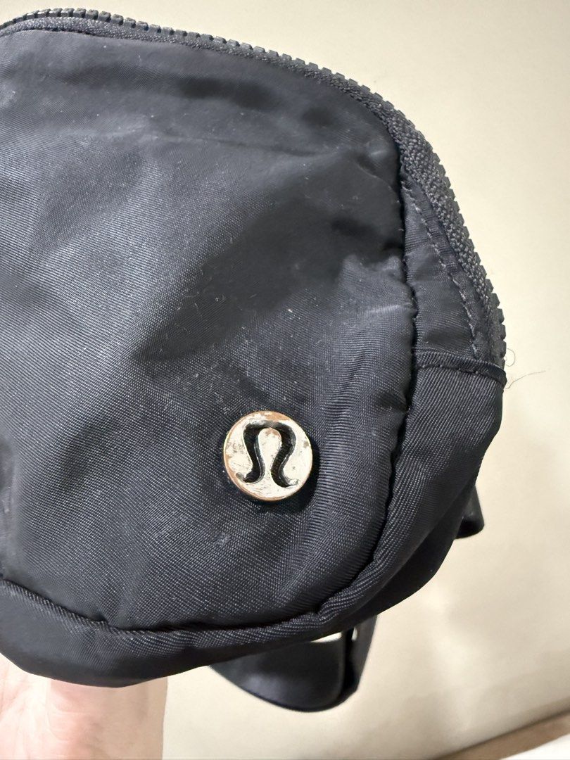 Lululemon everywhere belt bag 1L (Category: Cross-body Bags) located in Caloocan City. Submitted by theluxegallery (Listing ID 1465532248, Image 2). Description: .