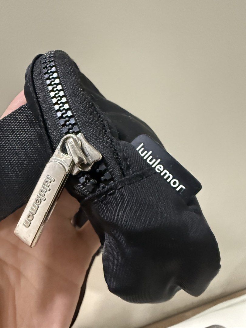 Lululemon everywhere belt bag 1L (Category: Cross-body Bags) located in Caloocan City. Submitted by theluxegallery (Listing ID 1465532248, Image 3). Description: .