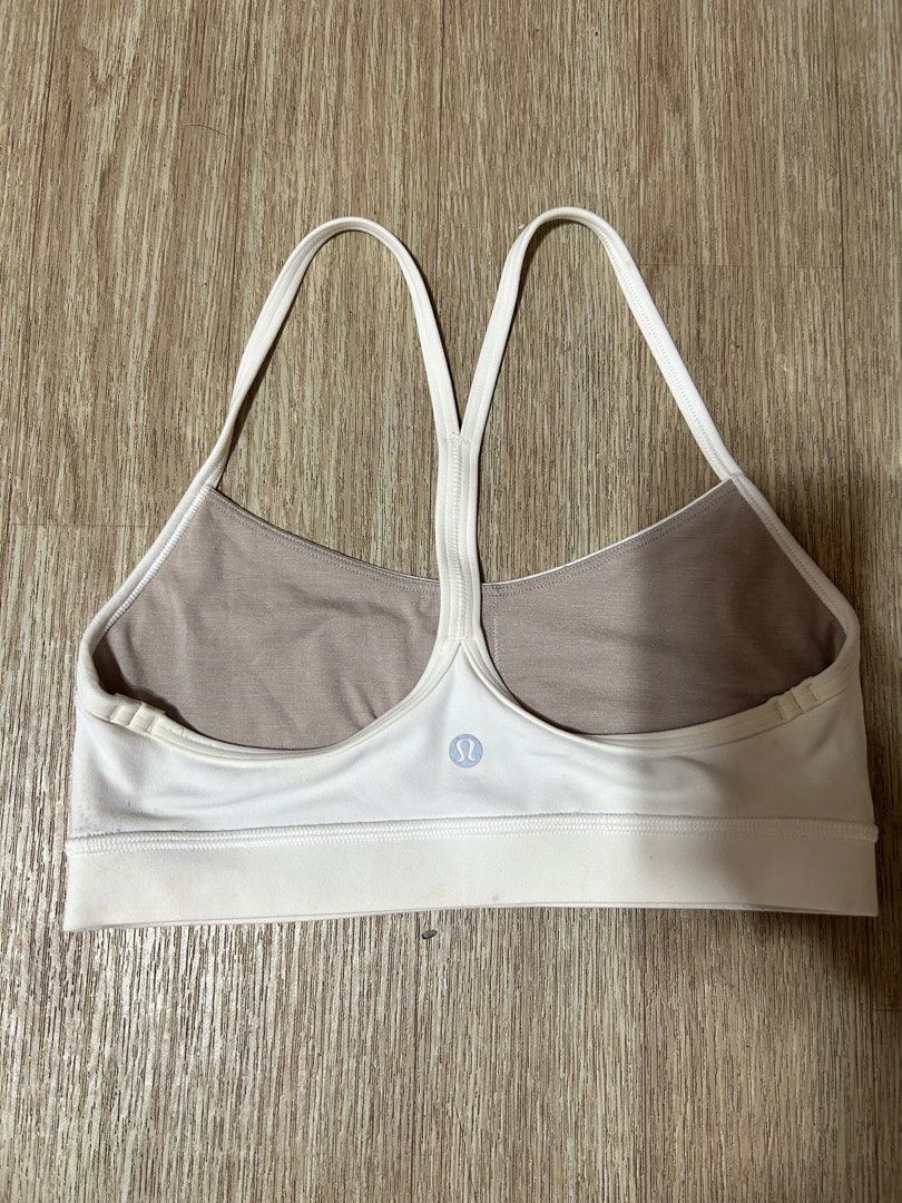 Lululemon flow y bra nulu (Category: Racket and Ball Sports) located in Cavite. Submitted by true.thrifthub (Listing ID 1465411487, Image 1). Description: Lululemon flow y bra nulu.