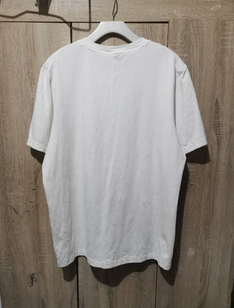 Lululemon plain white t shirt (Category: Tshirts & Polo Shirts ) located in San Pedro. Submitted by thriftersthrift (Listing ID 1465393348, Image 2). Description: Width(inches) :22 Length(inches) :28 Good condition Already wash Color rate : 9.5 /10 🌵ALL ITEMS ARE FROM UKAY BALE SO MANAGE YOUR EXPECTATION 🌵 ASK SELLER FOR MORE INFORMATION COLOR MAY CHANGE TRU LIGHTING.