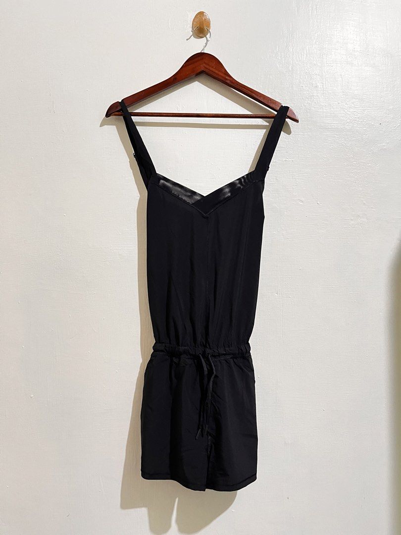 LULULEMON ROMPER JUMPSUIT (Category: Activewear) located in Sagay. Submitted by jan_arvene (Listing ID 1465500812, Image 1). Description: 📌 Lulu🍋 black romper jumpsuit open back Light weight Size 8 Excellent condition No issues Pm.