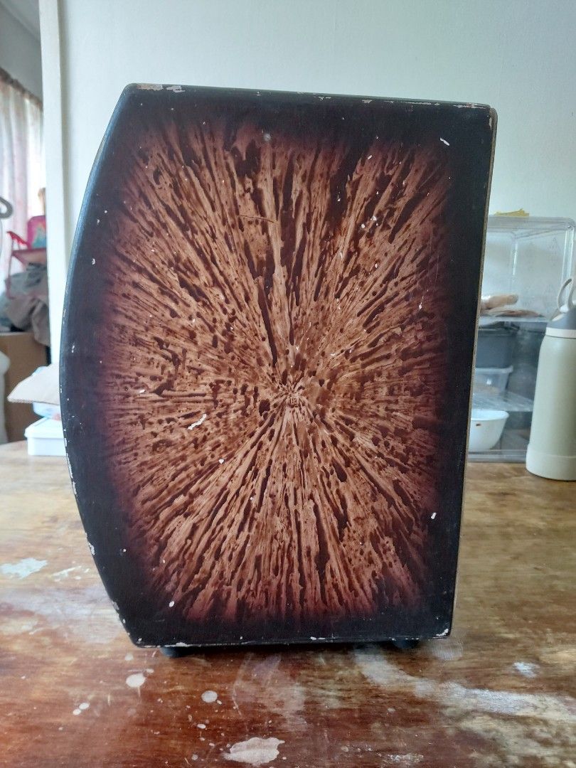 Lumanog Cajon Box (Category: Musical Instruments) located in Quezon City. Submitted by bettymeir07 (Listing ID 1465398775, Image 3). Description: classic Lumanog Cajon beat box from early 2000s. Seldom used and stocked only.