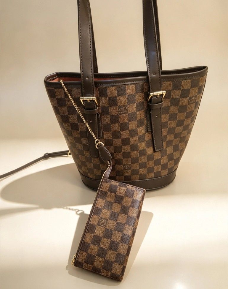 Lv bag (Category: Shoulder Bags) located in Iloilo. Submitted by khonz (Listing ID 1465527478, Image 1). Description: no flaw.
