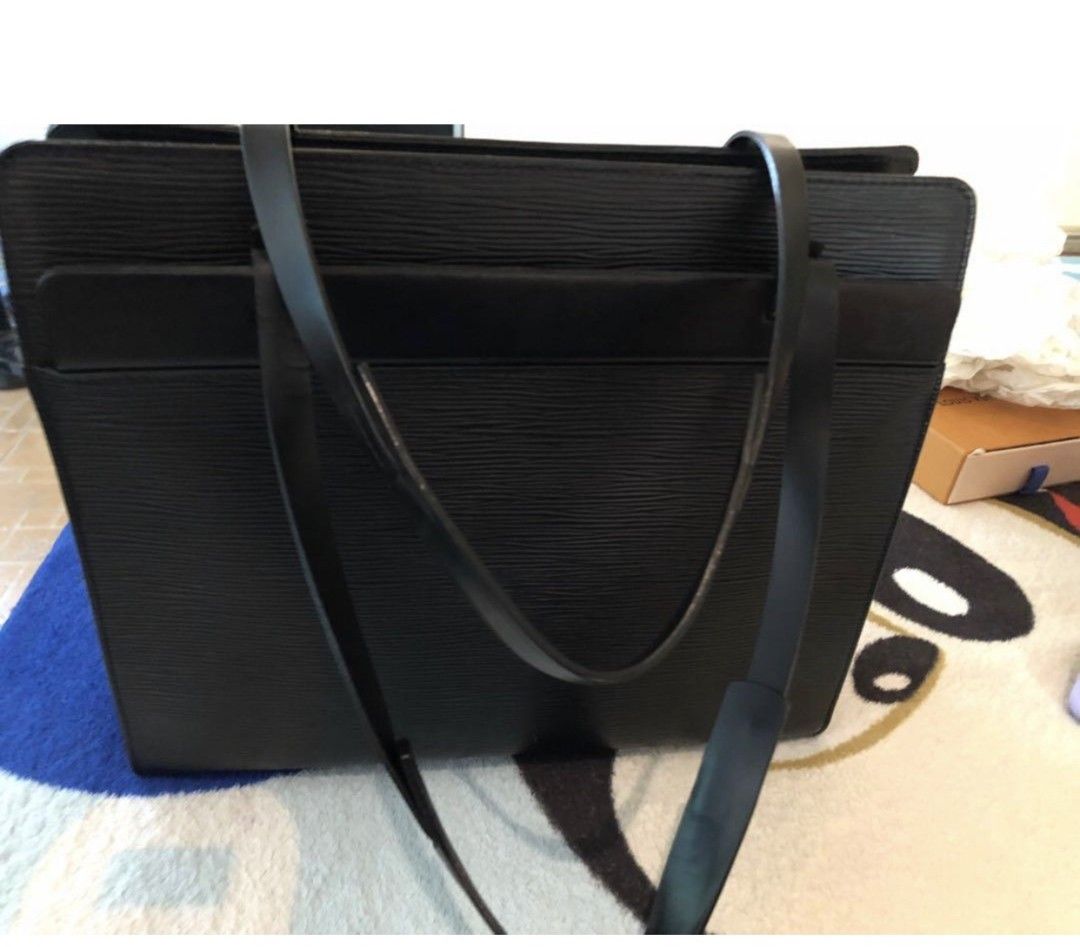 Lv epi bundle (Category: Luxury Bags & Wallets) located in Cainta. Submitted by lilicute06 (Listing ID 1465424179, Image 1). Description: authentic lv epi bag and wallet only good condition marked of used antipolo area.