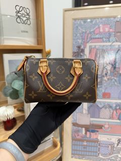 (Category: ) located in . Submitted by jscollectionbags (Listing ID 1465445294, Image 1). Description: .