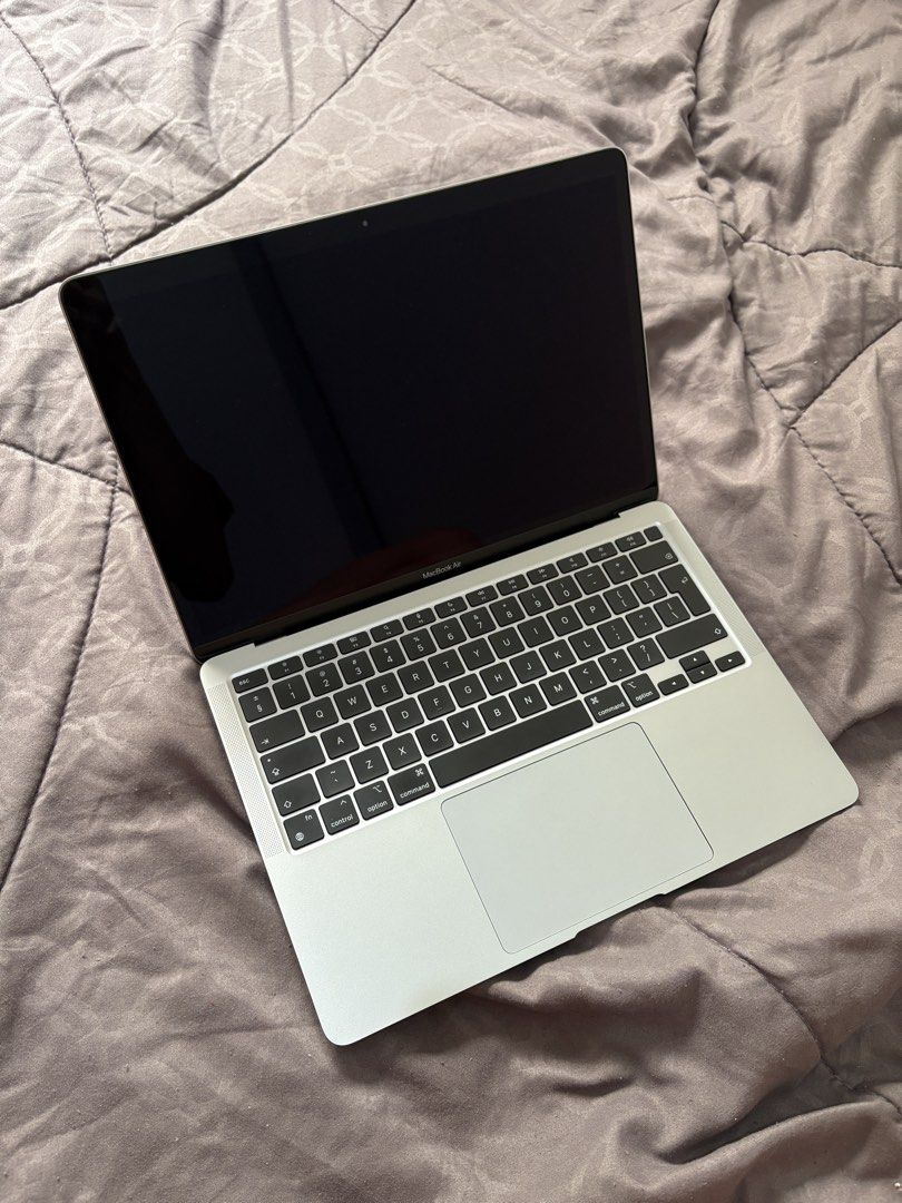 Macbook Air M1 (Category: Laptops & Notebooks) located in Manila. Submitted by m1-mac-hub (Listing ID 1465454517, Image 3). Description: M1 Chip 256 GB ROM 8 GB RAM 92% Battery Health Apple Intelligence macOS 27 Golden Gate.