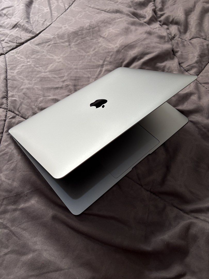 Macbook Air M1 (Category: Laptops & Notebooks) located in Manila. Submitted by m1-mac-hub (Listing ID 1465454517, Image 2). Description: M1 Chip 256 GB ROM 8 GB RAM 92% Battery Health Apple Intelligence macOS 27 Golden Gate.