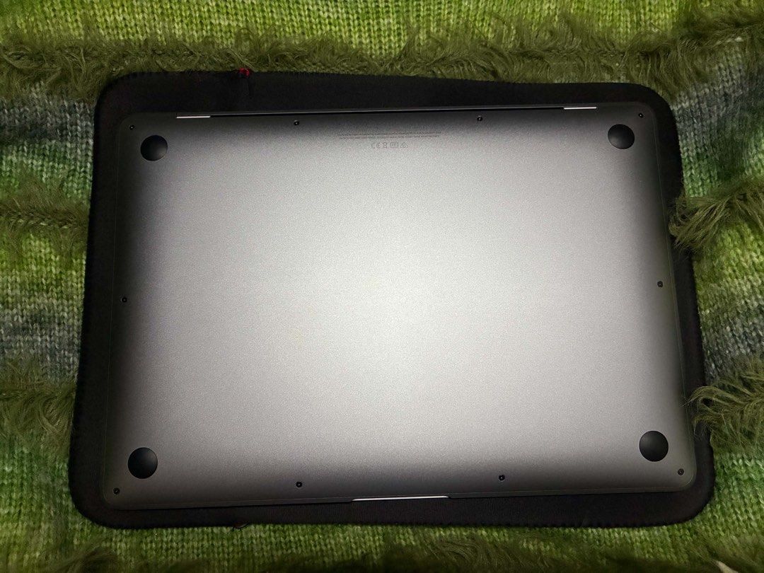 Macbook Air M1 [8GB/256GB] (Category: Laptops & Notebooks) located in Manila. Submitted by zenearth-87c3 (Listing ID 1465544195, Image 2). Description: MacBook Air M1 - 8GB RAM / 256GB SSD Condition: • No issues / everything works properly Specifications: • Apple M1 Chip • 8GB Unified Memory • 256GB SSD • Retina Display - 2560 × 1600 • Battery Health: 100% • Battery Condition: Normal Inclusions: • MacBook Air M1 • Original charger/adapter • Origi