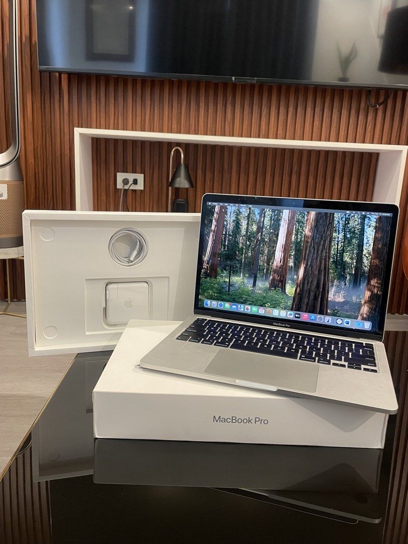 Macbook Pro 13 (Category: Laptops & Notebooks) located in San Pedro. Submitted by silverlion-4d46 (Listing ID 1465207113, Image 1). Description: 📣 MacBook Pro 13" – Excellent Condition! (Model: MWP72PP/A) ✨ Specifications: • Processor: Intel Core i5-1038NG7 (2.0GHz, Turbo up to 3.8GHz) • Graphics: Intel Iris Plus Graphics • Memory: 16GB 3733MHz LPDDR4X • Storage: 512GB SSD • Display: 13.3" Retina Display with IPS • Resolution: 2560 × 1600 • Oper