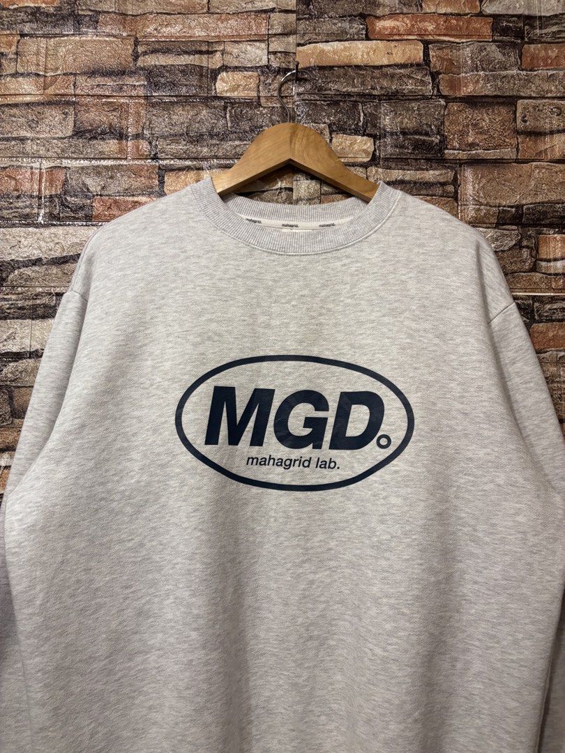MAHAGRID LAB GREY SWEATSHIRT (Category: Hoodies) located in Davao. Submitted by angelothriftfinds (Listing ID 1465540629, Image 2). Description: MAHAGRID LAB SWEATSHIRT brand new condition dimension: 24” W | 26.5” L fit: L-XL size issue: none mine: ₱300.