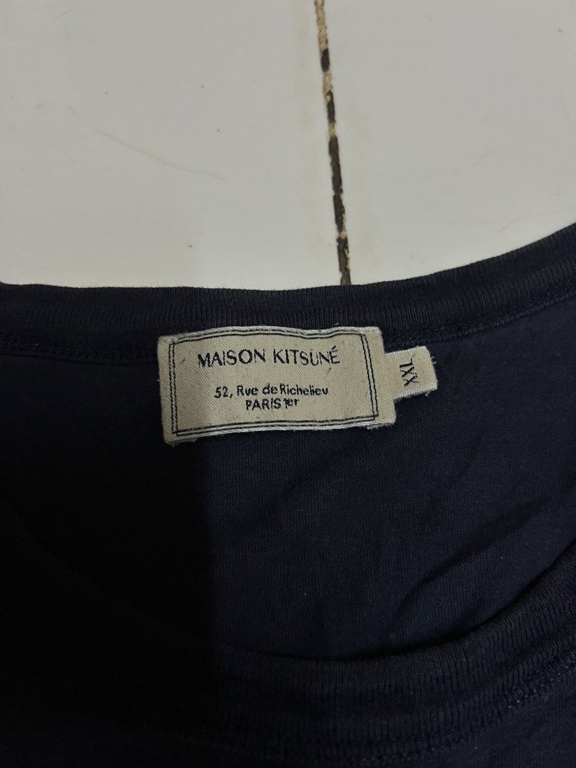 Maison Kitsune Spiral Fox Tee (Category: Tshirts & Polo Shirts ) located in Iloilo. Submitted by deric.john93 (Listing ID 1465439356, Image 3). Description: size XL 23 width 29 length no flaws like new condition 9.8/10 color rate Authentic 1000 iloilo city location .