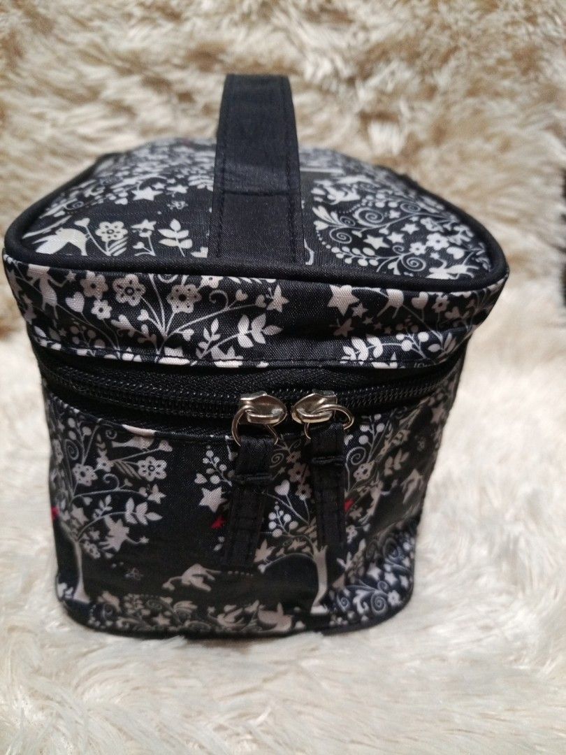 Make up Organizer (Category: Purses & Pouches) located in Davao. Submitted by hermiepiam75360 (Listing ID 1465526323, Image 3). Description: .
