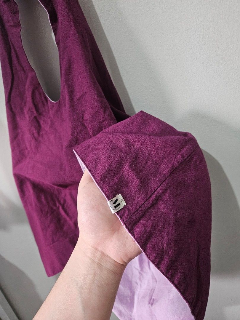 Malaya Reversible Top (Category: Sleeveless) located in Quezon City. Submitted by jneehj (Listing ID 1465478359, Image 2). Description: Reversible top Used once Size: Small RFS: not my preferred size.