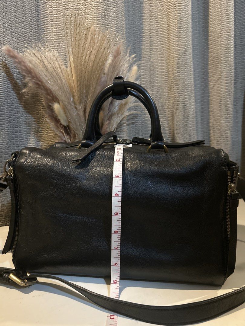 Manas…Black Leather Rectangle Doctors Bag 2 way (Category: Shoulder Bags) located in Quezon City. Submitted by collsan (Listing ID 1465463793, Image 3). Description: .
