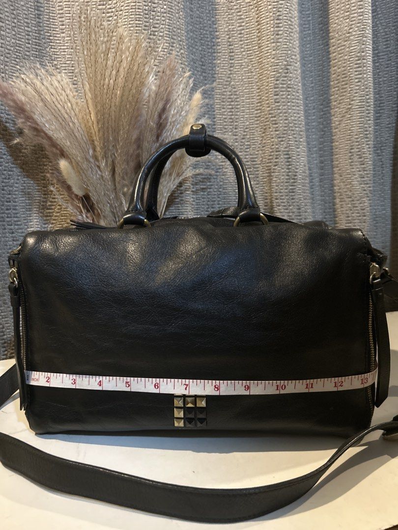 Manas…Black Leather Rectangle Doctors Bag 2 way (Category: Shoulder Bags) located in Quezon City. Submitted by collsan (Listing ID 1465463793, Image 2). Description: .
