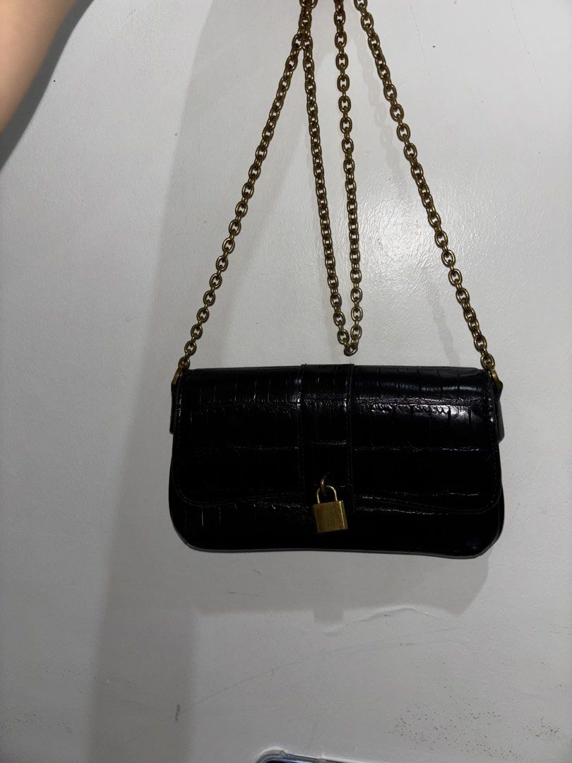 Mango Black Crocodile Textured Shoulder Bag Gold Chain (Category: Shoulder Bags) located in Dumaguete. Submitted by shopcee (Listing ID 1465515152, Image 3). Description: MANGO Sling bag.