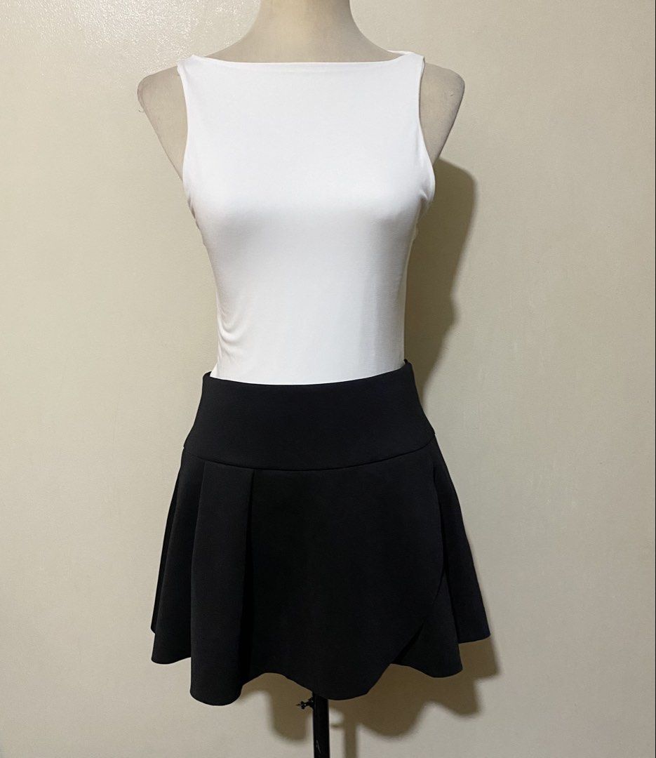 Mango Black Pleated Mini Skirt (Category: Skirts) located in San Pedro. Submitted by fromsissiescloset (Listing ID 1465537101, Image 2). Description: M@ng0 Pleated Tennis Skirt ‼️sale‼️ - New with Tag - Size Medium / Waist 29"/30" Length 13") - Slightly stretch - Price tag $299 Hkd - ₱800 free sf No return / no exchange / no refund .