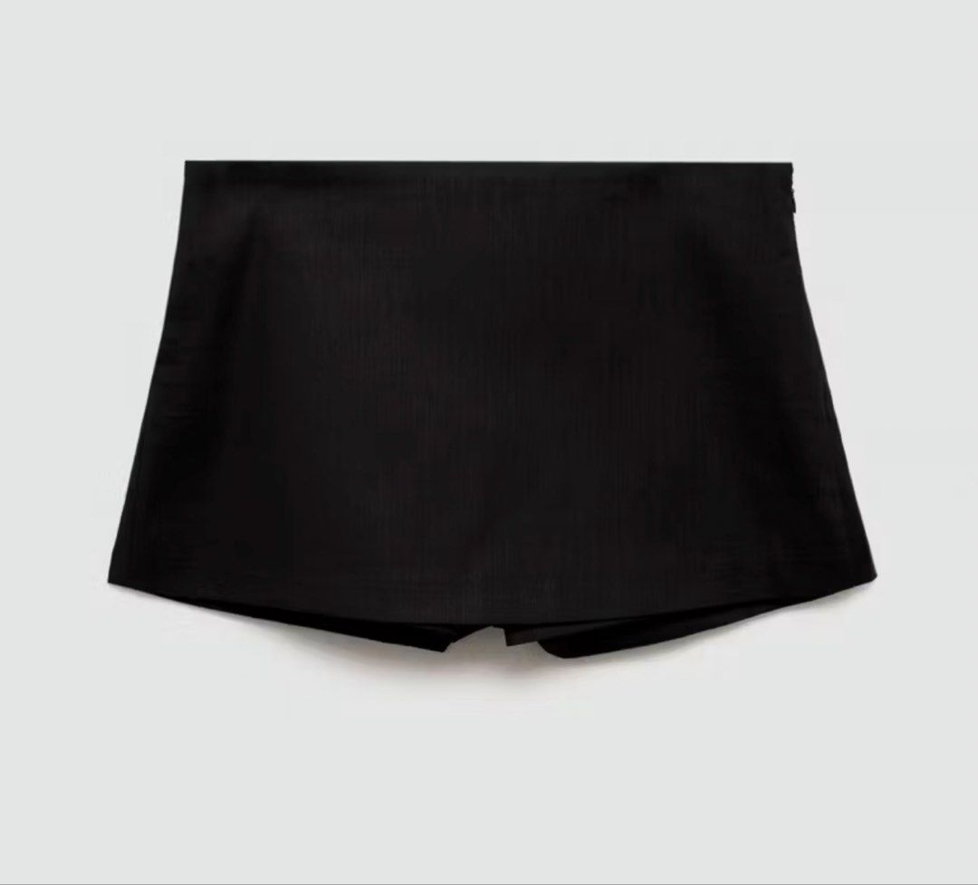 Mango Black Skort BN w/o Tag (Category: Shorts) located in Manila. Submitted by aemax.cgtrading (Listing ID 1465468186, Image 1). Description: Cotton-Linen blend fabric Mid-rise Side Zip fastening EU 38 Waist : 78cm Hip : 98cm Never used, fit only..