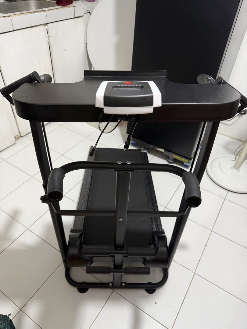 Manual Treadmill (Category: Office Furniture & Fixtures) located in Caloocan City. Submitted by rjlthrifts (Listing ID 1465486279, Image 1). Description: Manual Treadmill Excellent condition 10/10 Color Rate One week lang nagamit No Issue Rfs: Mas preferred sa gym Price. 2,780 Loc. South Caloocan Lalamove/Pick Up Only.