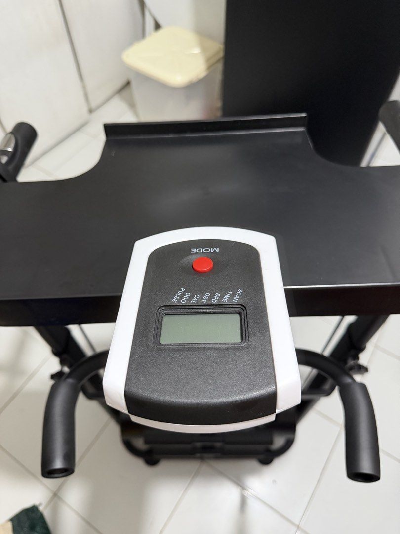 Manual Treadmill (Category: Office Furniture & Fixtures) located in Caloocan City. Submitted by rjlthrifts (Listing ID 1465486279, Image 3). Description: Manual Treadmill Excellent condition 10/10 Color Rate One week lang nagamit No Issue Rfs: Mas preferred sa gym Price. 2,780 Loc. South Caloocan Lalamove/Pick Up Only.