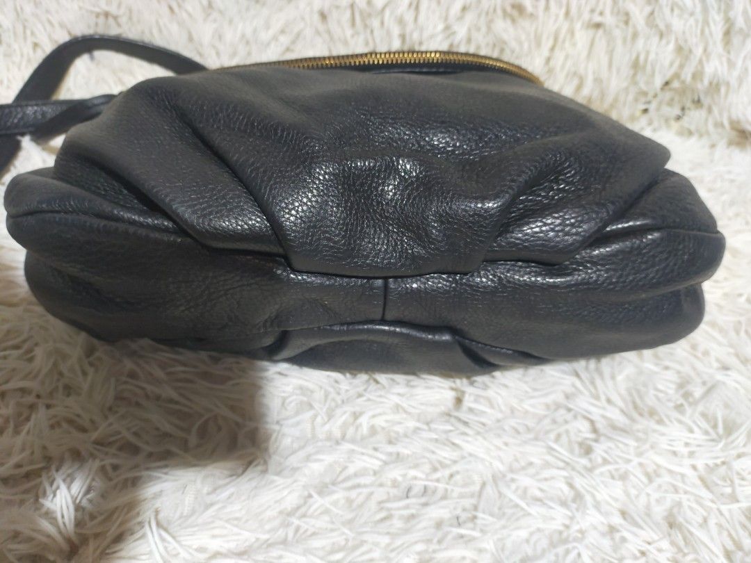 Marc jacob (Category: Sling Bags) located in Manila. Submitted by darleng.d228ef (Listing ID 1465384379, Image 3). Description: .
