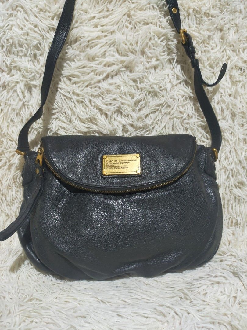 Marc jacob (Category: Sling Bags) located in Manila. Submitted by darleng.d228ef (Listing ID 1465384379, Image 1). Description: .