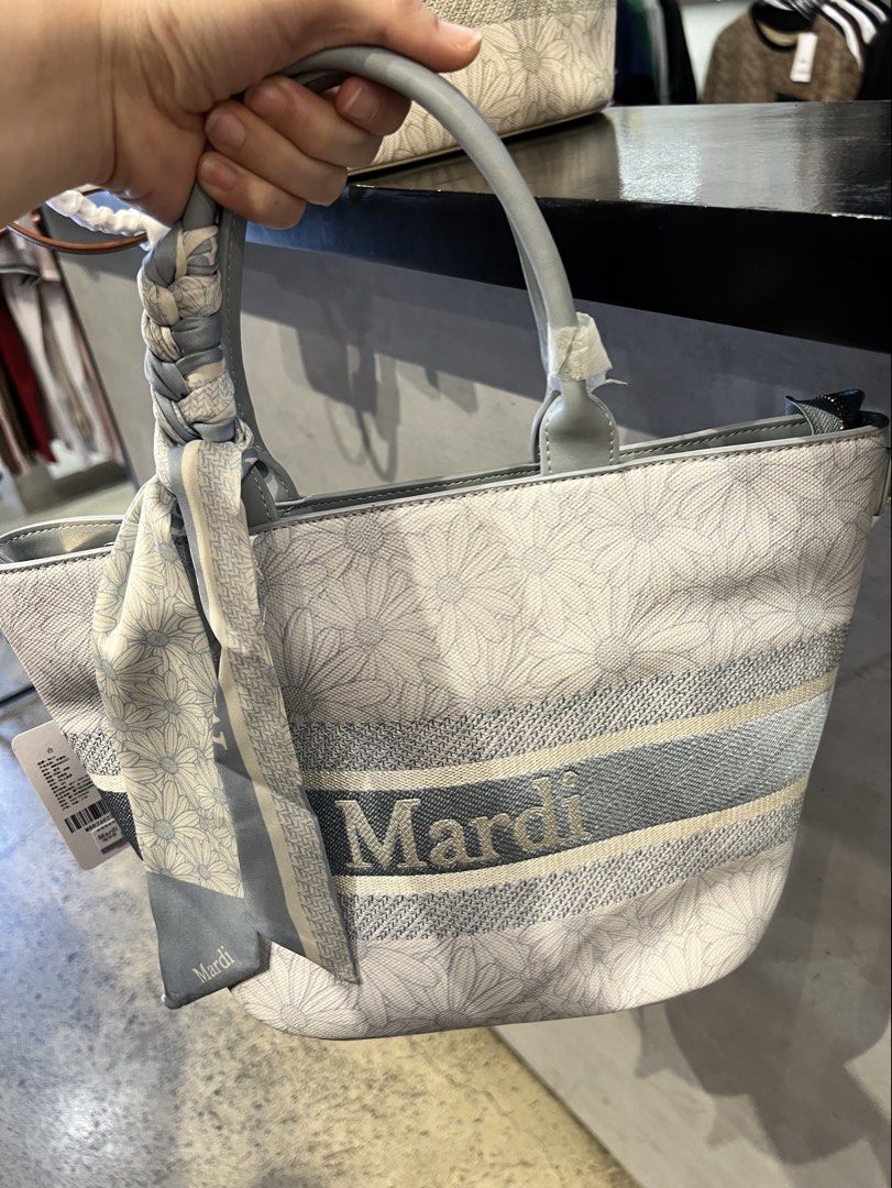 Mardi 2 ways bag (Category: Cross-body Bags) located in Imus. Submitted by vdc.apparel (Listing ID 1465383291, Image 1). Description: .
