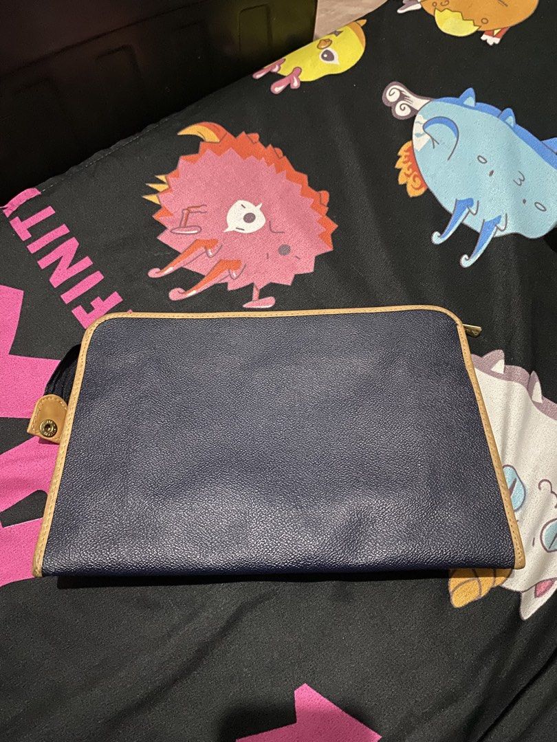 Mariano Valentino (Category: Clutches) located in Manila. Submitted by hylie2118 (Listing ID 1465503963, Image 2). Description: Mariano Valentino -Vintage -Good condition -No issue All details posted.