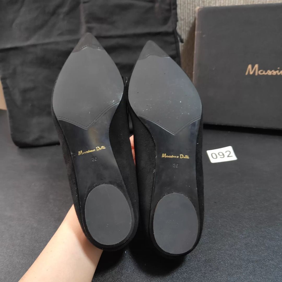 Massimo Dutti Gold Sandals EU 35, EU 40, EU 41 (Category: Flats & Sandals) located in Paranaque City. Submitted by silverphoenix.00302e (Listing ID 1465430752, Image 3). Description: Massimo Dutti sandals. Color: Gold&Black Material: Leather sheepskin Size / stock: EU 35, EU 40, EU 41. Condition: New / unworn Disclosed issues: ; try-on marks; no original box. Source inventory; confirm current availability and condition before ordering..