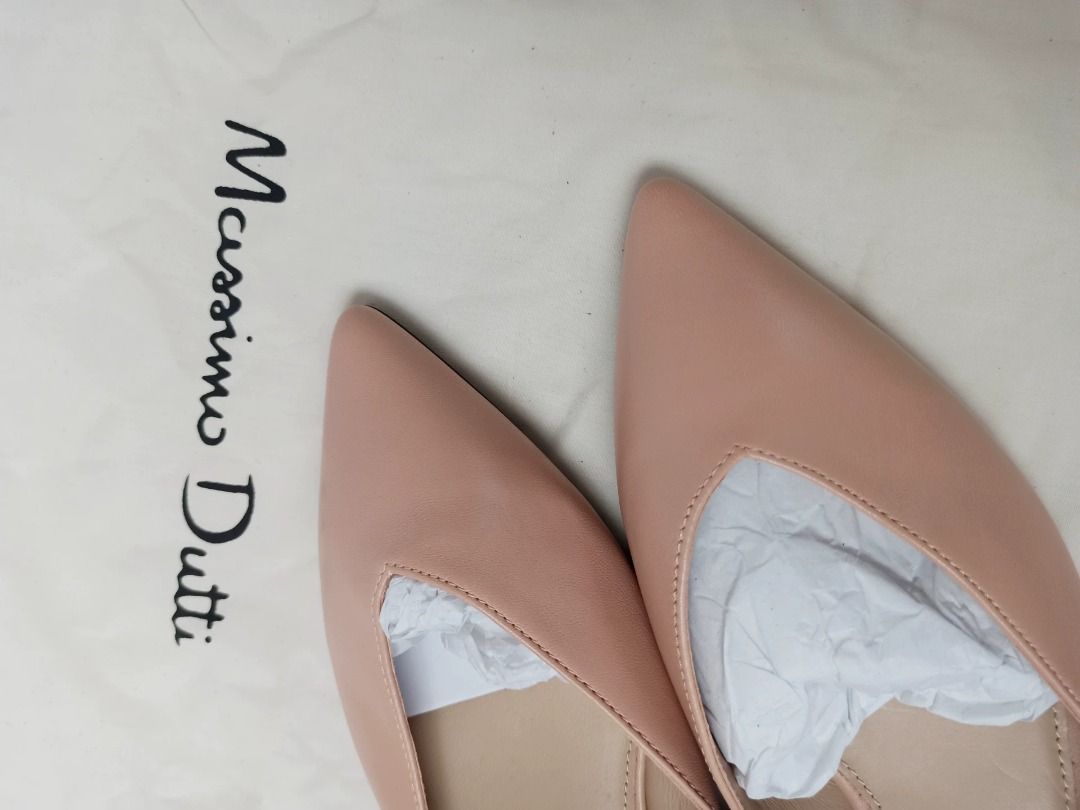 Massimo Dutti White Pumps EU 35 (Category: Flats & Sandals) located in Paranaque City. Submitted by silverphoenix.00302e (Listing ID 1465436174, Image 2). Description: Massimo Dutti pumps. Color: beige. Material: Leather Size / stock: EU 35. Condition: New Disclosed issues: try-on marks. Source inventory; confirm current availability and condition before ordering..
