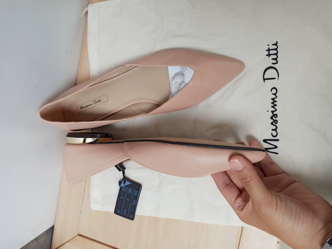 Massimo Dutti White Pumps EU 35 (Category: Flats & Sandals) located in Paranaque City. Submitted by silverphoenix.00302e (Listing ID 1465436174, Image 3). Description: Massimo Dutti pumps. Color: beige. Material: Leather Size / stock: EU 35. Condition: New Disclosed issues: try-on marks. Source inventory; confirm current availability and condition before ordering..