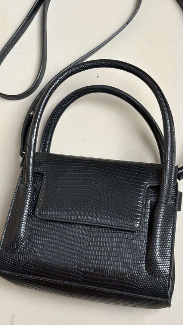 Mati 18 embossed texture Bag (Category: Cross-body Bags) located in Binangonan. Submitted by polinn.xx (Listing ID 1465421640, Image 2). Description: .