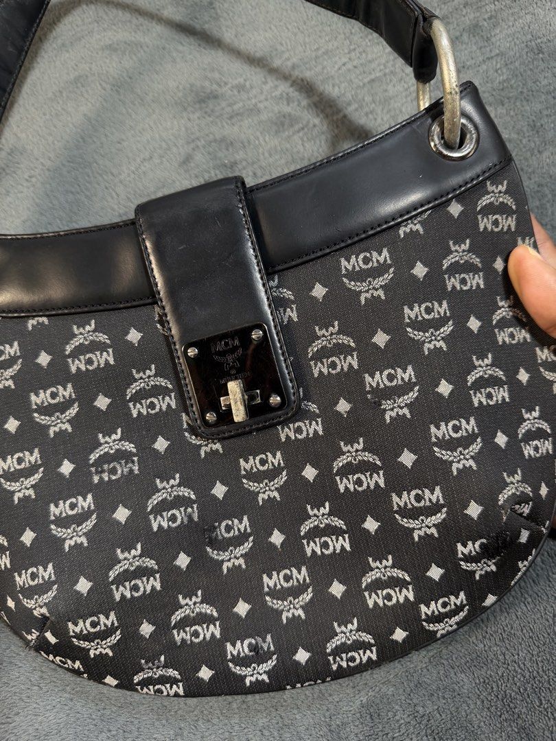 MCM Black Monogram Canvas Shoulder Bag (Category: Luxury Bags & Wallets) located in San Lorenzo. Submitted by thriftnigeorge (Listing ID 1465387991, Image 2). Description: ISSUE INCLUDED IN PHOTOS 9.8/10 COLOR RATE .