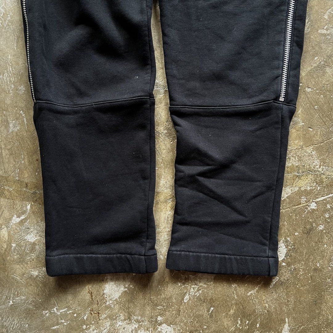Mcq - Alexander Mcqueen Sweatpants Side Zip (Category: Joggers) located in Pasig City. Submitted by sound.racks (Listing ID 1465504670, Image 2). Description: Mcq - Alexander Mcqueen Sweatpants Side Zip - Size:32 up to 34 (drawstring) - Length:39 - Leg opening:9 - Thigh:13 - Issue:none ₱999 +Shipping Fee .