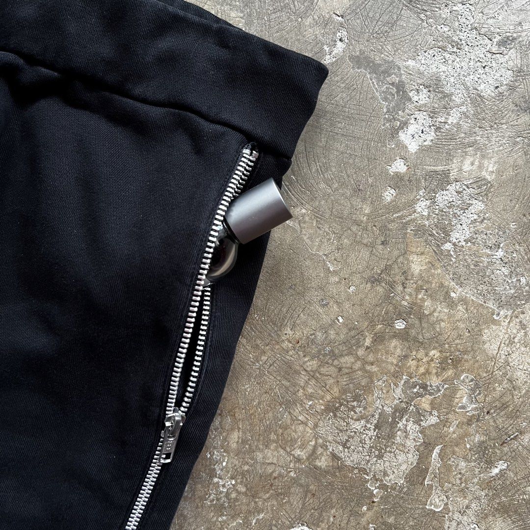 Mcq - Alexander Mcqueen Sweatpants Side Zip (Category: Joggers) located in Pasig City. Submitted by sound.racks (Listing ID 1465504670, Image 3). Description: Mcq - Alexander Mcqueen Sweatpants Side Zip - Size:32 up to 34 (drawstring) - Length:39 - Leg opening:9 - Thigh:13 - Issue:none ₱999 +Shipping Fee .