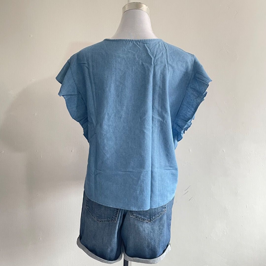 Medium Embroidered Soft Denim Blouse (Category: Blouses) located in Bacolor. Submitted by chicn_classy (Listing ID 1465493993, Image 2). Description: .