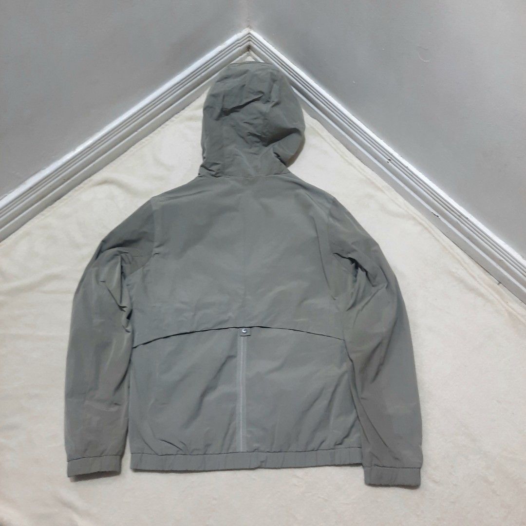 men's hooded windbreaker utility jacket (Category: Coats, Jackets and Outerwear) located in Santa Rosa. Submitted by bhelprelovedcloset (Listing ID 1465386888, Image 2). Description: MOP: GÇA§H/PAYMAYA/GOTYME MOD: J&t/ pick-up Payment fi rst policy #prelovedjacket #jacketph #mensfashionph (see pictures for details) ✅️ No cancellation after payment ⏩️Strictly no return no exchange of item ✅washed and steamed Preloved items may have minimal signs o
