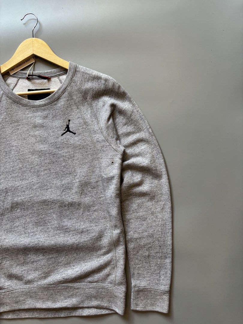 Men’s Jordan Fleece Pullover longsleeve (Category: Hoodies) located in Cebu City. Submitted by clylejavan060400 (Listing ID 1465398466, Image 2). Description: Men’s Jordan Pullover Fleece Longsleeve ▪️Size Small ▪️Width 18 ▪️Length 26-27 ▪️Like new ▪️No issue.