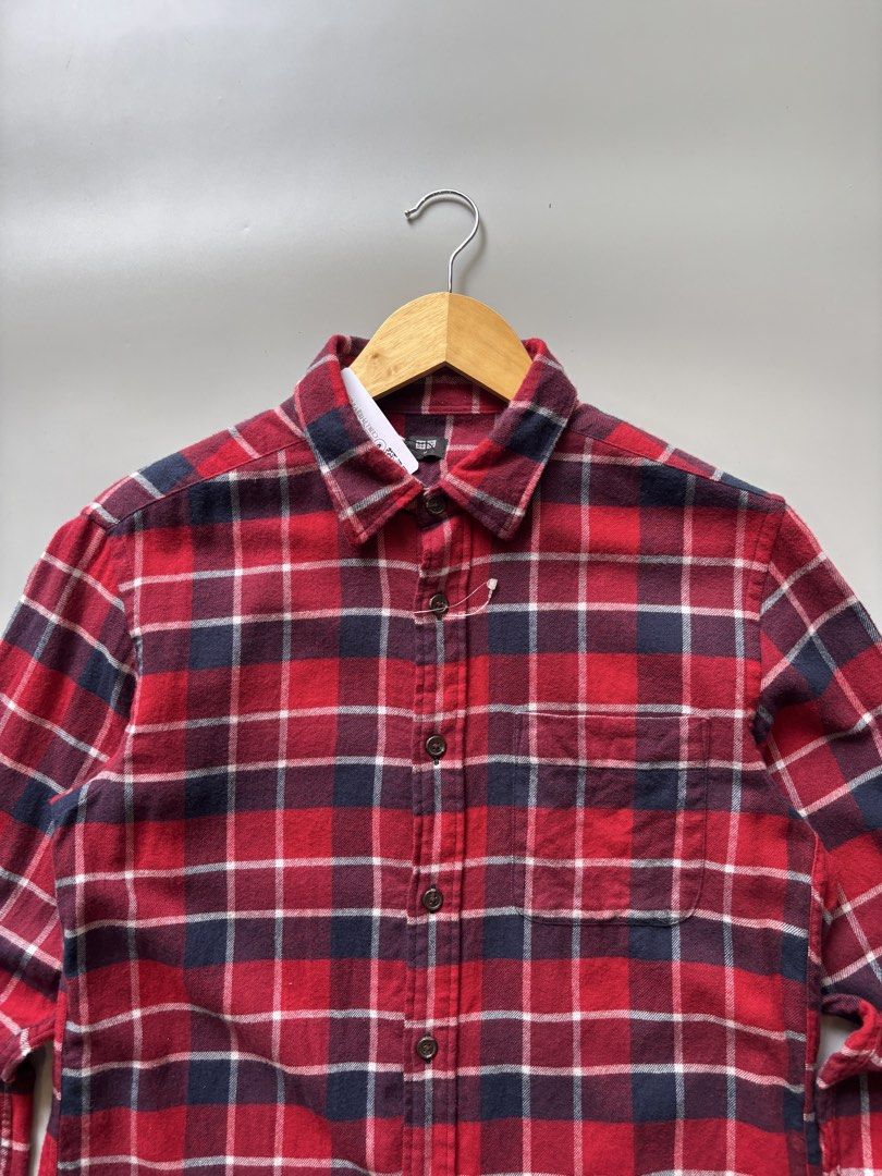 Men’s Uniqlo Flannel Longsleeve (Category: Tshirts & Polo Shirts ) located in Cebu City. Submitted by clylejavan060400 (Listing ID 1465398042, Image 3). Description: Men’s Uniqlo Flannel Checkered Longsleeve ▪️Size S-Medium ▪️Width 19.5 ▪️Length 28-29 ▪️Like new ▪️No issue.