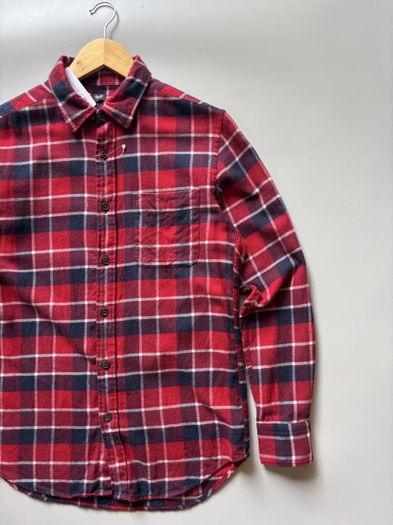 Men’s Uniqlo Flannel Longsleeve (Category: Tshirts & Polo Shirts ) located in Cebu City. Submitted by clylejavan060400 (Listing ID 1465398042, Image 2). Description: Men’s Uniqlo Flannel Checkered Longsleeve ▪️Size S-Medium ▪️Width 19.5 ▪️Length 28-29 ▪️Like new ▪️No issue.