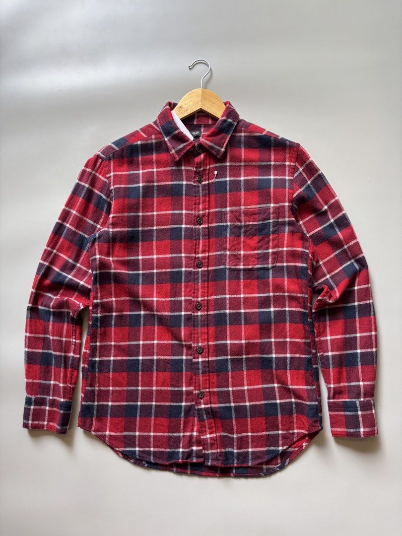 Men’s Uniqlo Flannel Longsleeve (Category: Tshirts & Polo Shirts ) located in Cebu City. Submitted by clylejavan060400 (Listing ID 1465398042, Image 1). Description: Men’s Uniqlo Flannel Checkered Longsleeve ▪️Size S-Medium ▪️Width 19.5 ▪️Length 28-29 ▪️Like new ▪️No issue.