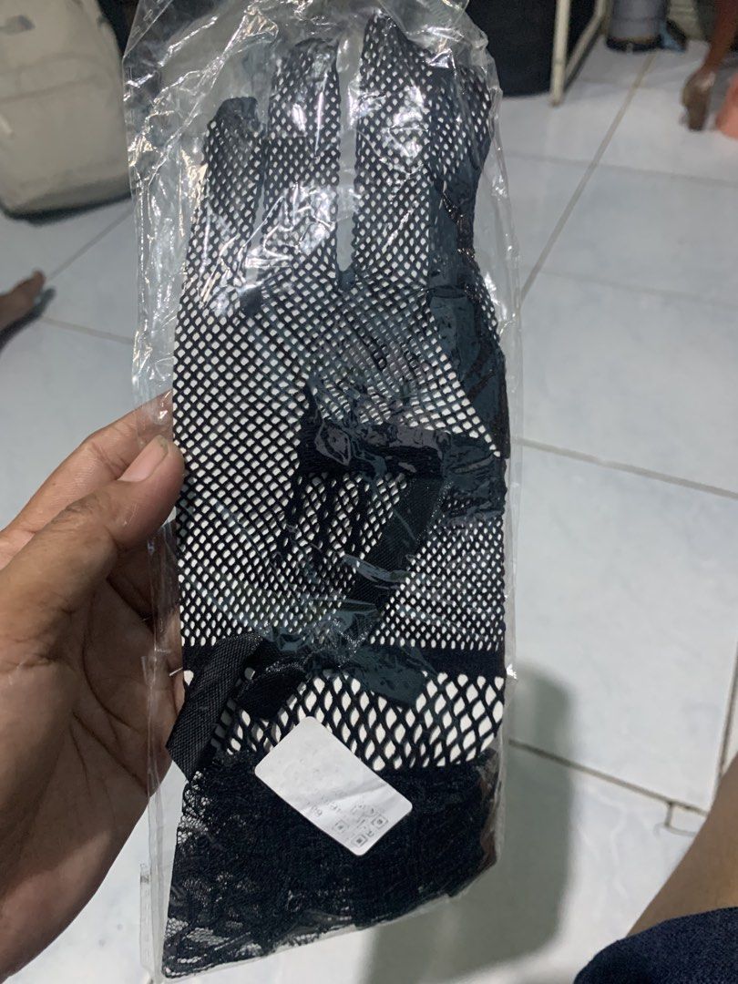 mesh gloves lace (Category: Gloves) located in Valenzuela. Submitted by diane.35 (Listing ID 1465454045, Image 1). Description: - Color: Black - Style: Full finger fishnet mesh gloves - Details: Elegant ruffled lace cuff with a small black ribbon bow - Condition: Brand new, still sealed in original clear plastic packaging - Perfect for costumes, goth/punk fashion, or themed events.