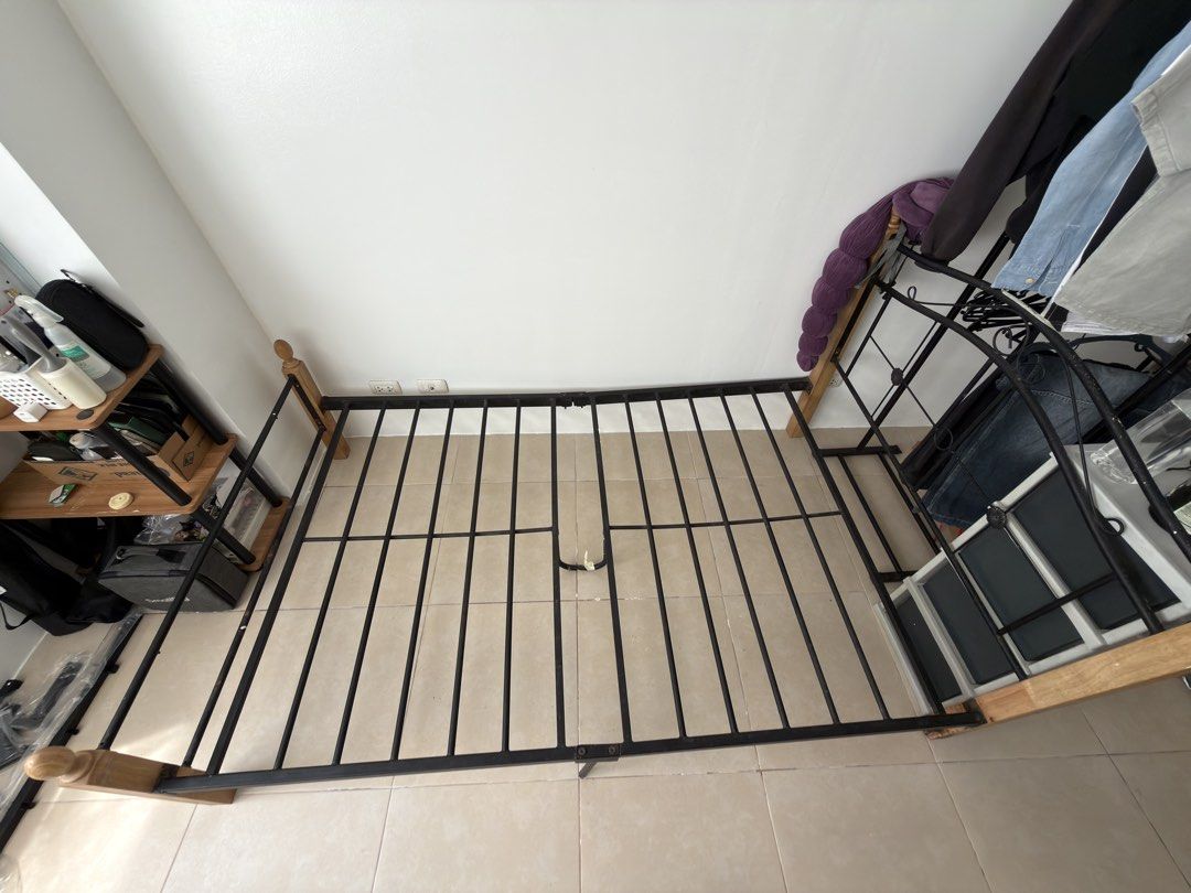 Double Bed Frame (Category: Bed Frames & Mattresses) located in Taguig. Submitted by mike2727xxav (Listing ID 1465498401, Image 2). Description: - For Double Size Mattress - Has missing/broken part - Disassembled for easy pickup - pickup in taft.