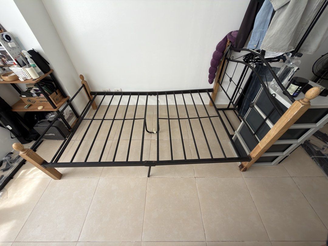 Double Bed Frame (Category: Bed Frames & Mattresses) located in Taguig. Submitted by mike2727xxav (Listing ID 1465498401, Image 1). Description: - For Double Size Mattress - Has missing/broken part - Disassembled for easy pickup - pickup in taft.