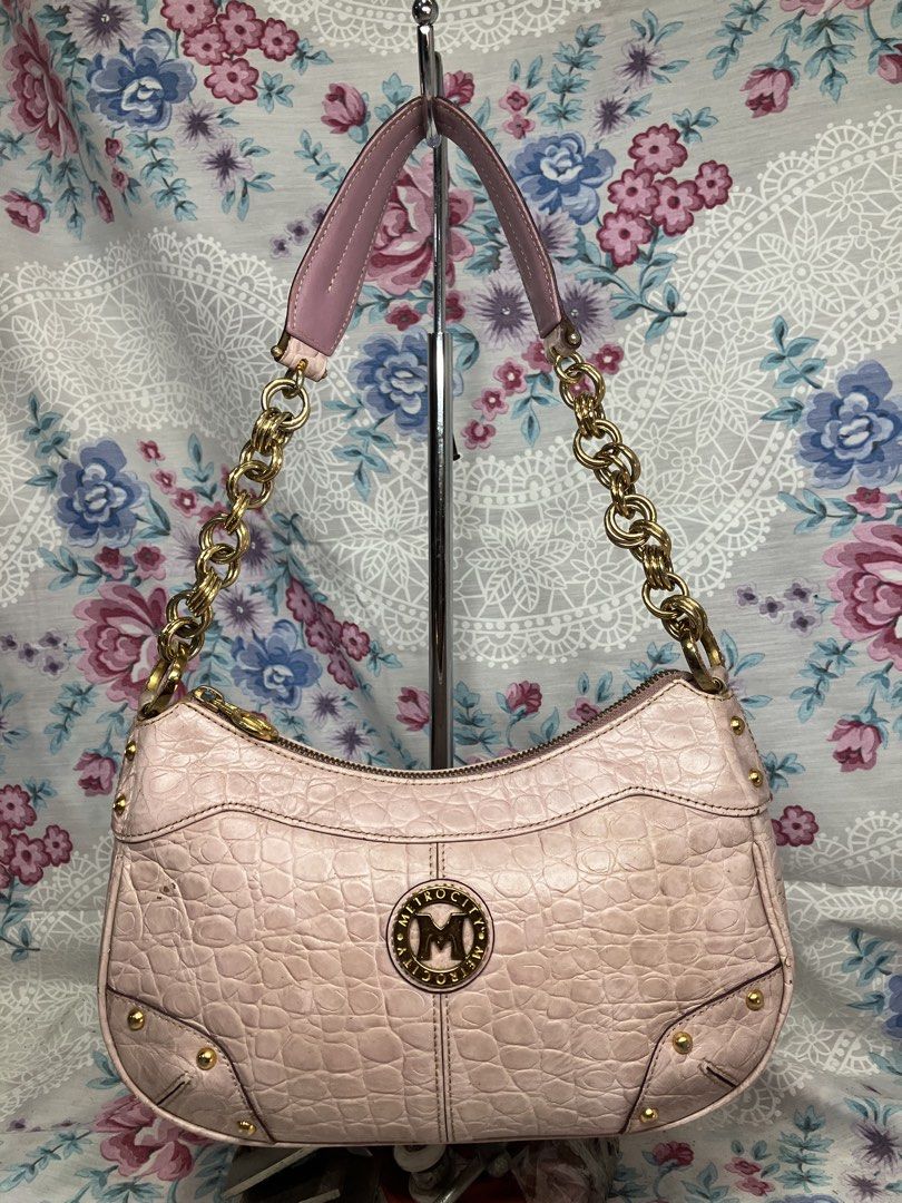 METROCITY PINK ALLIGATOR EMBOSSED SHOULDER BAG (Category: Shoulder Bags) located in General Mariano Alvarez. Submitted by adonid (Listing ID 1465391733, Image 1). Description: METROCITY PINK ALLIGATOR EMBOSSED SHOULDER BAG GOOD CONDITION NORMAL SIGN OF USAGE ONLY.