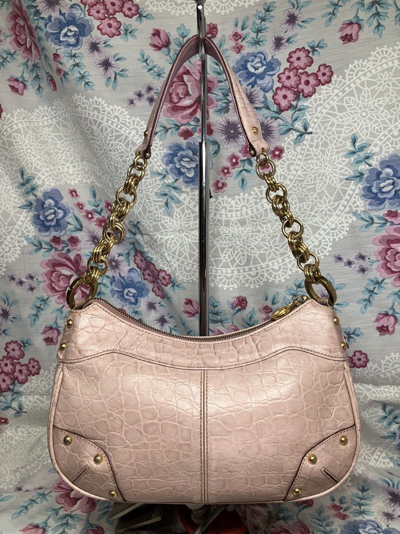 METROCITY PINK ALLIGATOR EMBOSSED SHOULDER BAG (Category: Shoulder Bags) located in General Mariano Alvarez. Submitted by adonid (Listing ID 1465391733, Image 3). Description: METROCITY PINK ALLIGATOR EMBOSSED SHOULDER BAG GOOD CONDITION NORMAL SIGN OF USAGE ONLY.