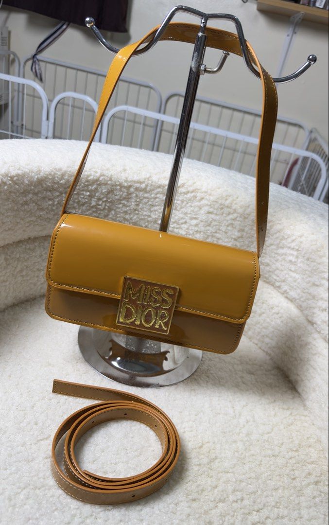 Mi$$ Di0r 2way Bag (Category: Shoulder Bags) located in Binmaley. Submitted by amayscollections (Listing ID 1465402988, Image 2). Description: ₱699 nlang bayad para sa payment first mop makinis pa sa makinis kasya medium wallet sobrang gandara nito mi in person money back guarantee pag hindi! YES to COD ✅add 70 only. Pm📩.
