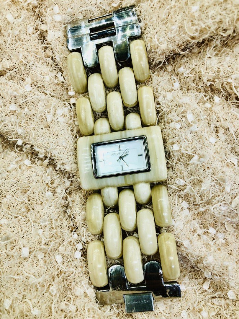 Michael Kors (Category: Women's Watches) located in Cavite. Submitted by onstuffs_19 (Listing ID 1465551286, Image 2). Description: .